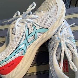 Brand new women’s Aasics gel shoes